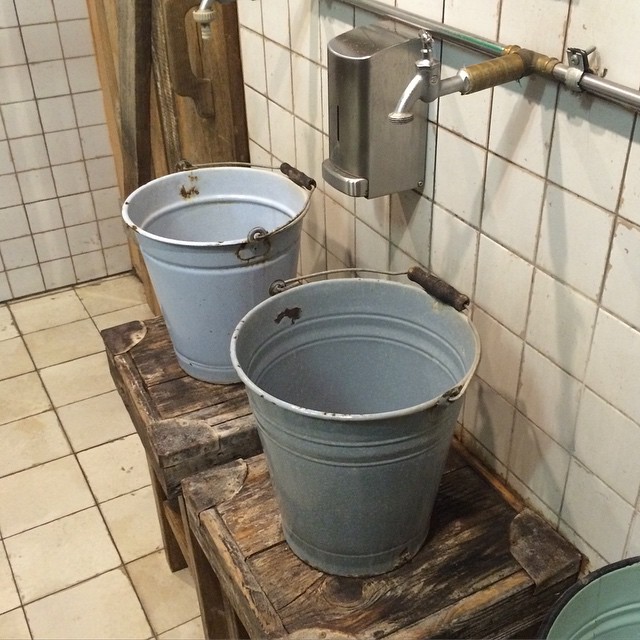 Modernes Design im Restroom
