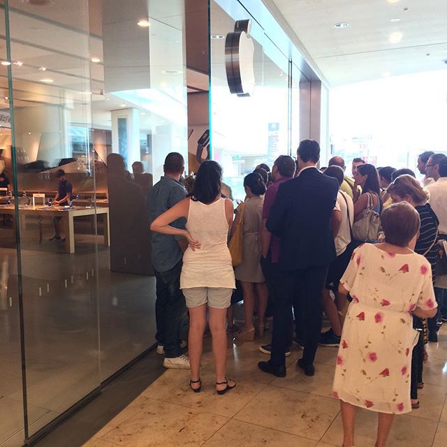 Einzelabfertigung im Apple Store in Neapel