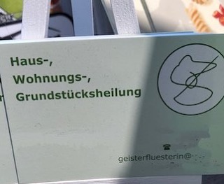 Dies wird ernsthaft angeboten! 😂😂😂
Mit welcher Dreistigkeit Leuten Geld aus der Tasche gezogen wird.